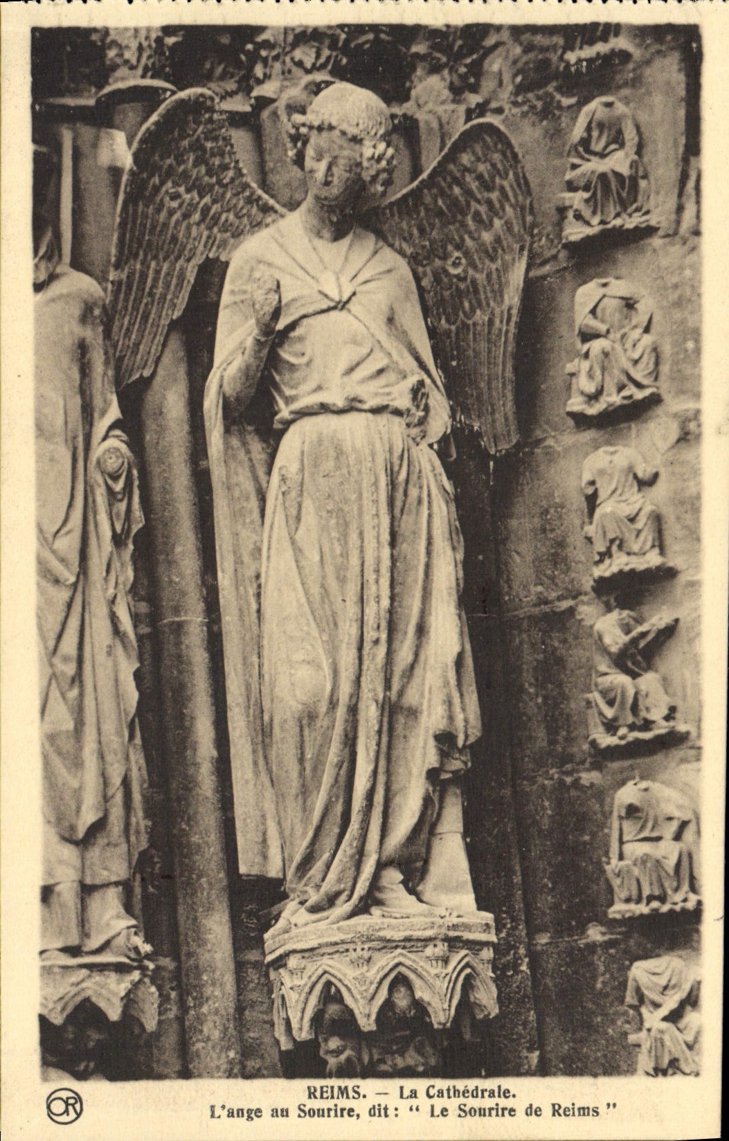 CPA Reims La Cathedrale L'Ange Au Sourire de Reims Ange