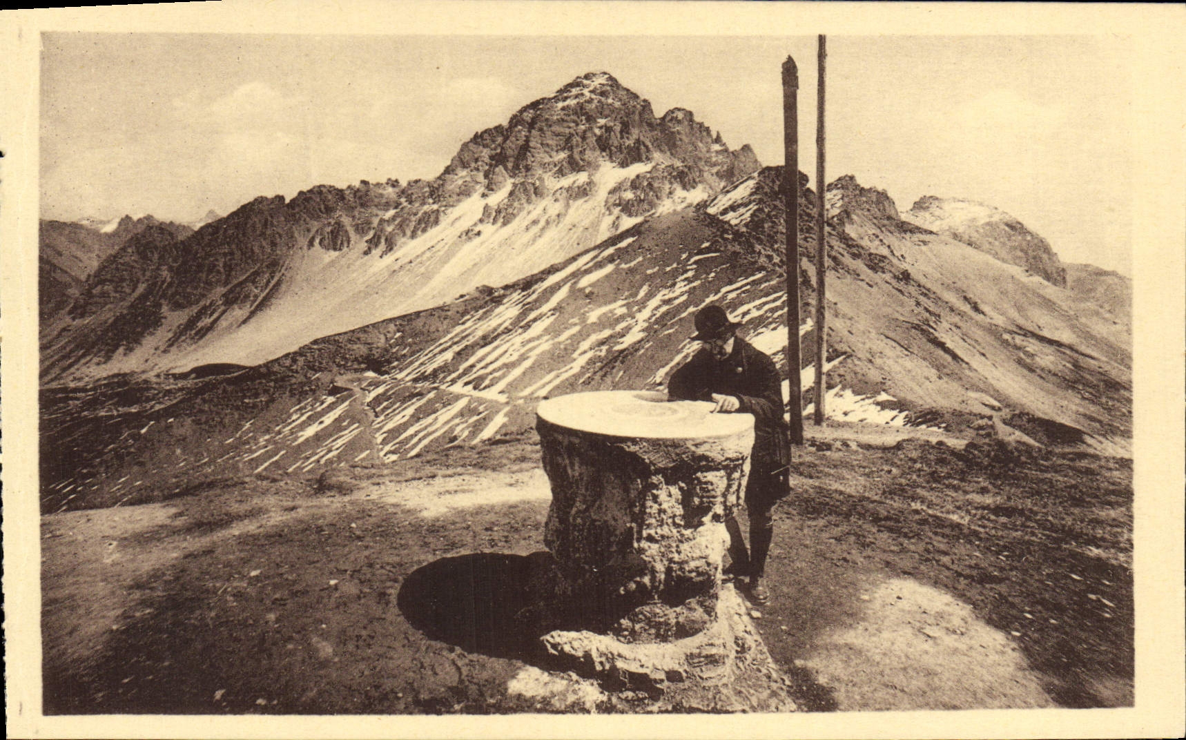 CPA Dauphine Lautaret Ses Environs La table d'orientation du Galibier et le grand Galibier