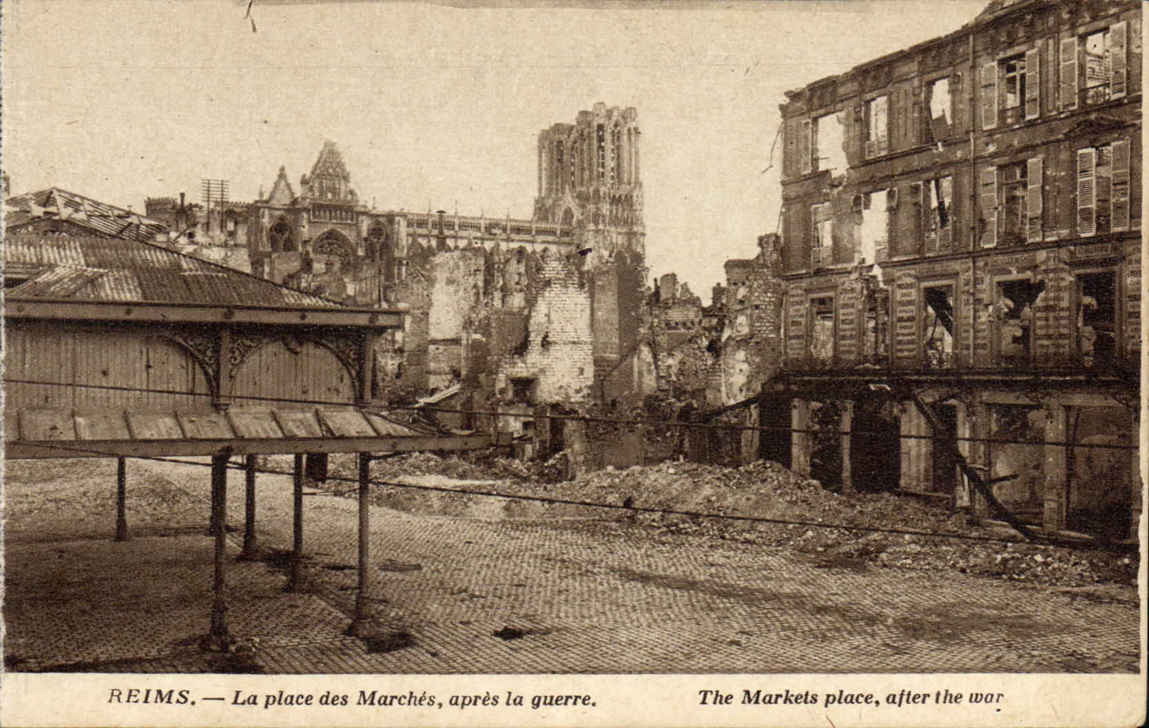 CPA Reims La Place Des Marches Apres La Guerre Militaria