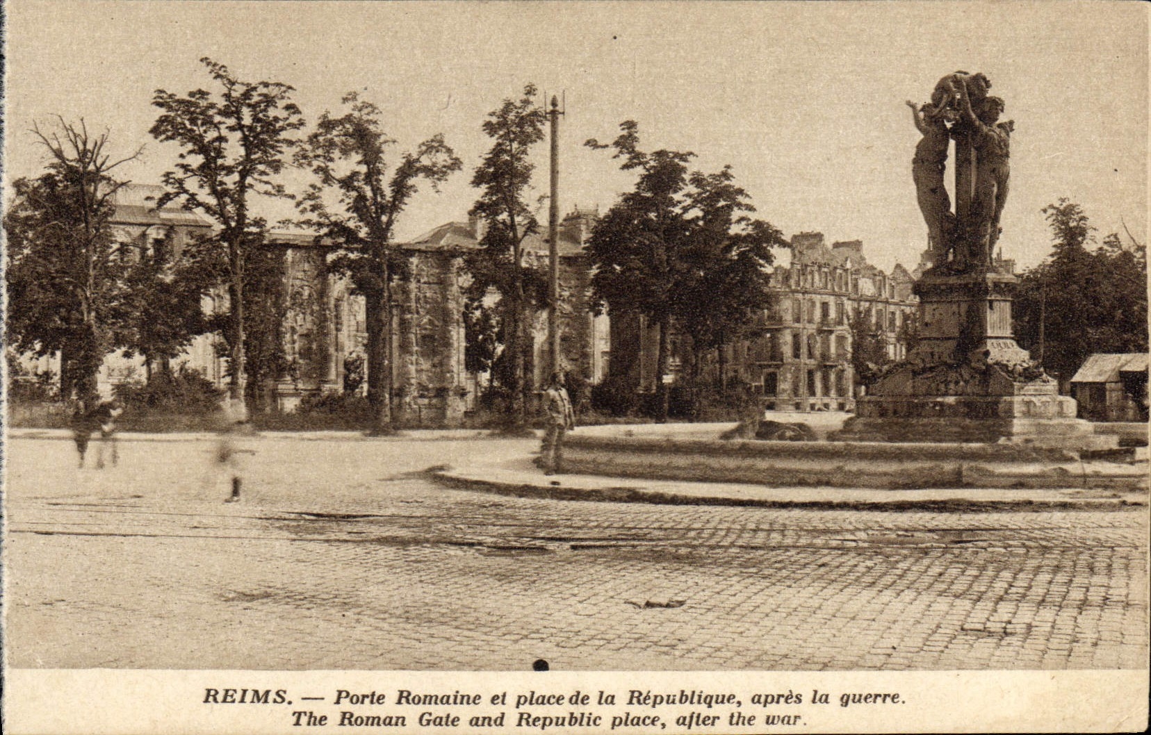 VINTAGE POSTCARD Rheims Carries Roman And Places Republic after the Militaria war