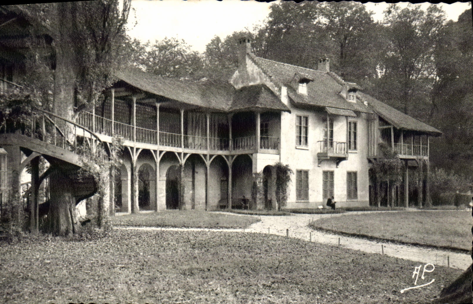 CPA Versailles Le hameau de Marie Antoinette La maison de la reine