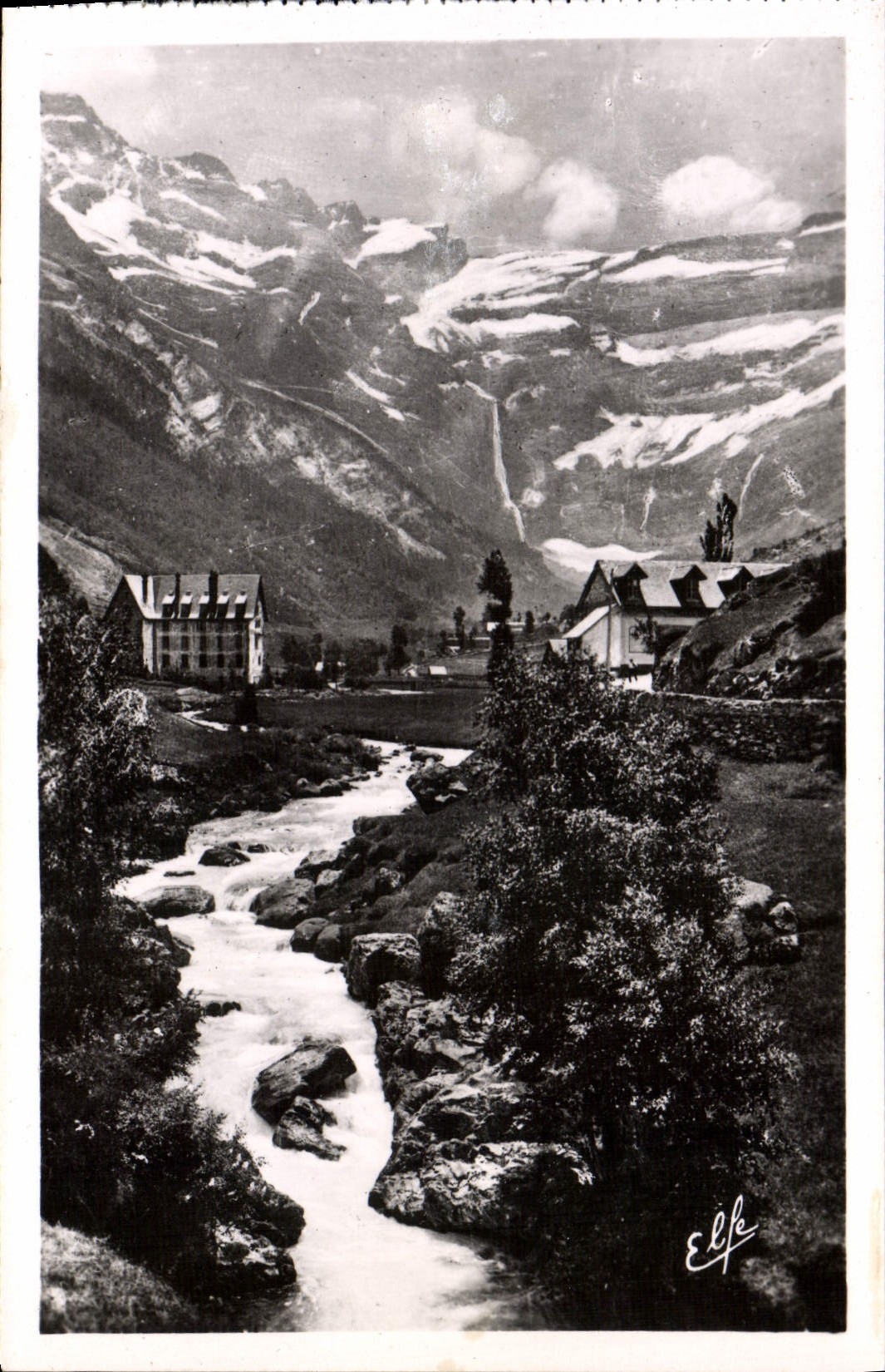 CPA Gavarnie Le Gave et le cirque vus du village