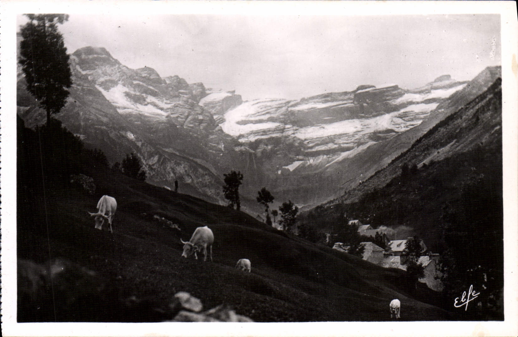 CPA Gavarnie Le cirque Vue du village 