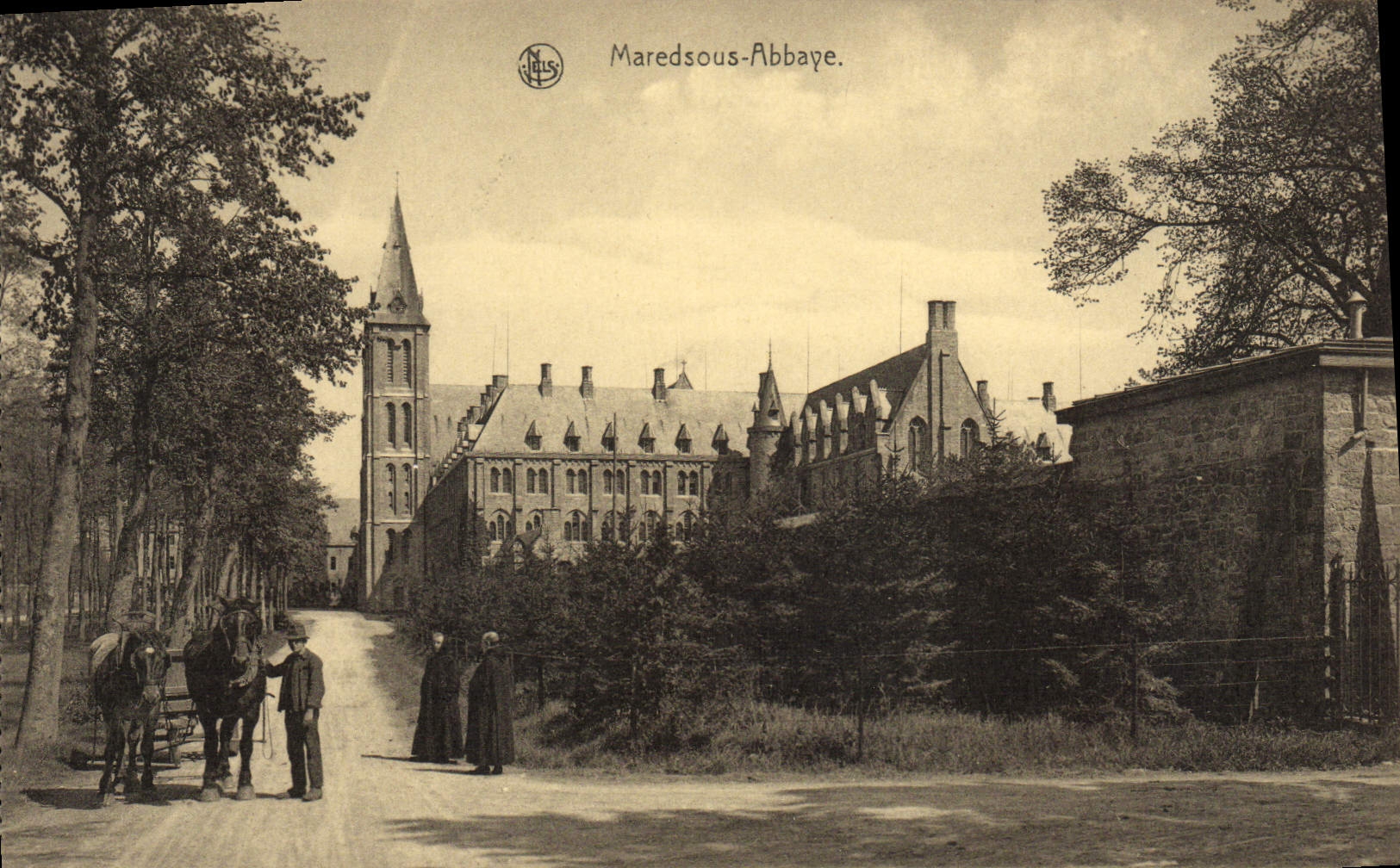 VINTAGE POSTCARD Maredsous Abbey Horse Coach