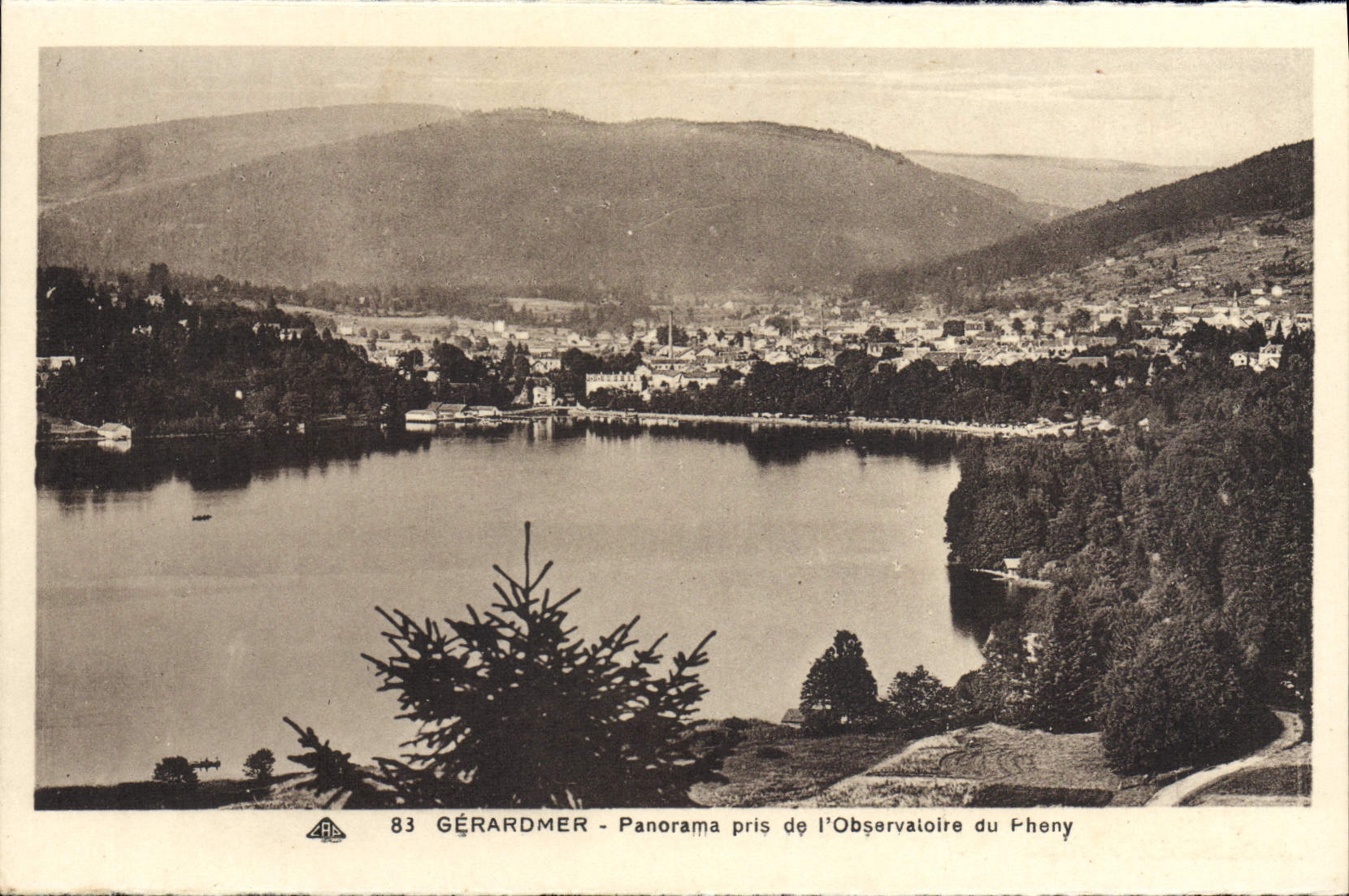 Panorama de Gerardmer de la POSTAL de la VENDIMIA tomado de Observaiore de Pheny