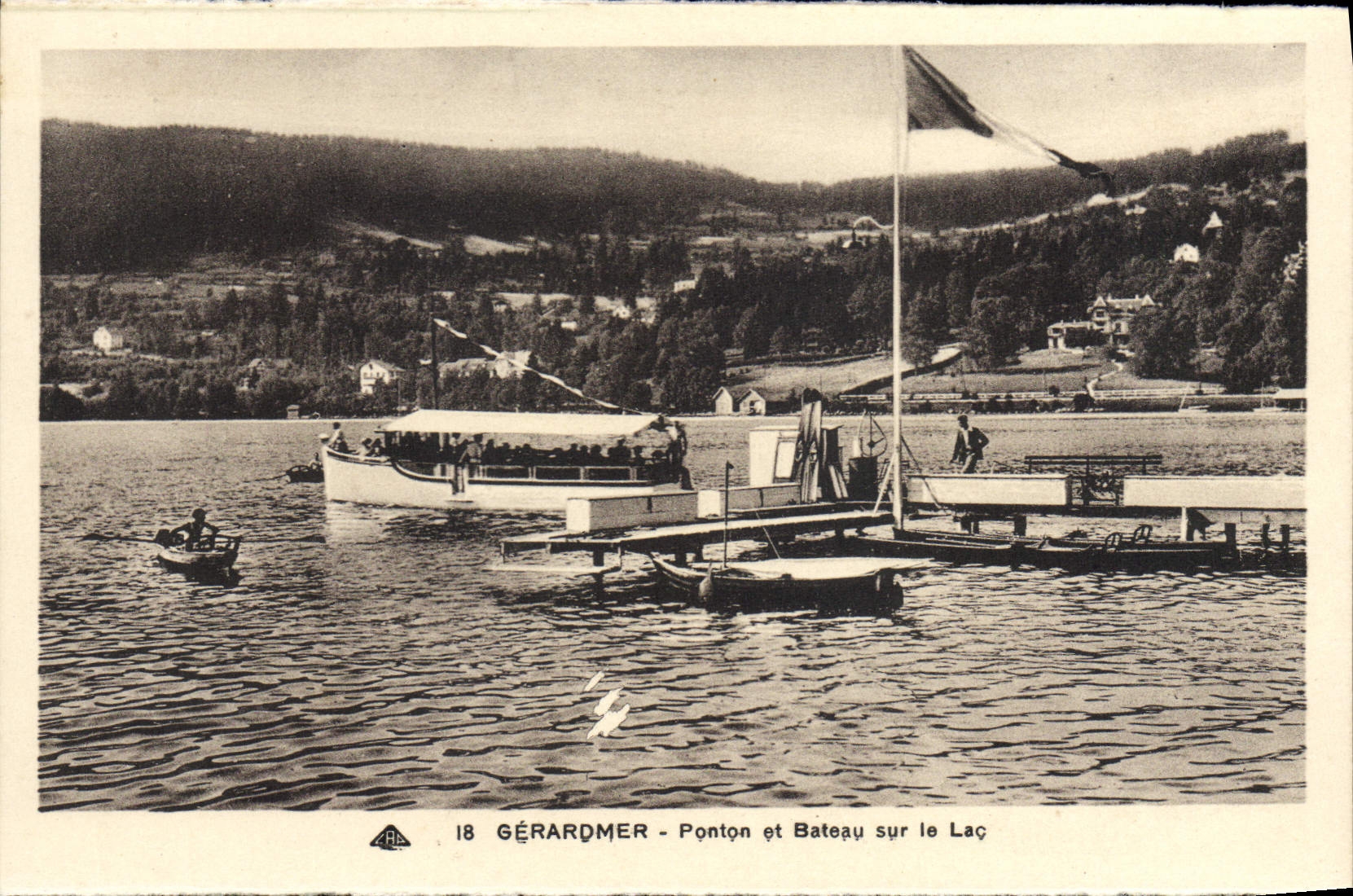 CPA Gerardmer Ponton et Bateau Sur le Lac Bateau