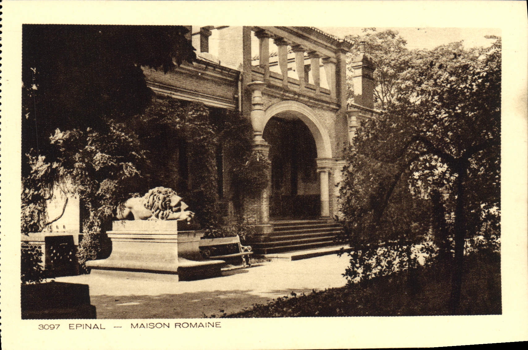 CPA Epinal Maison Romaine Lion