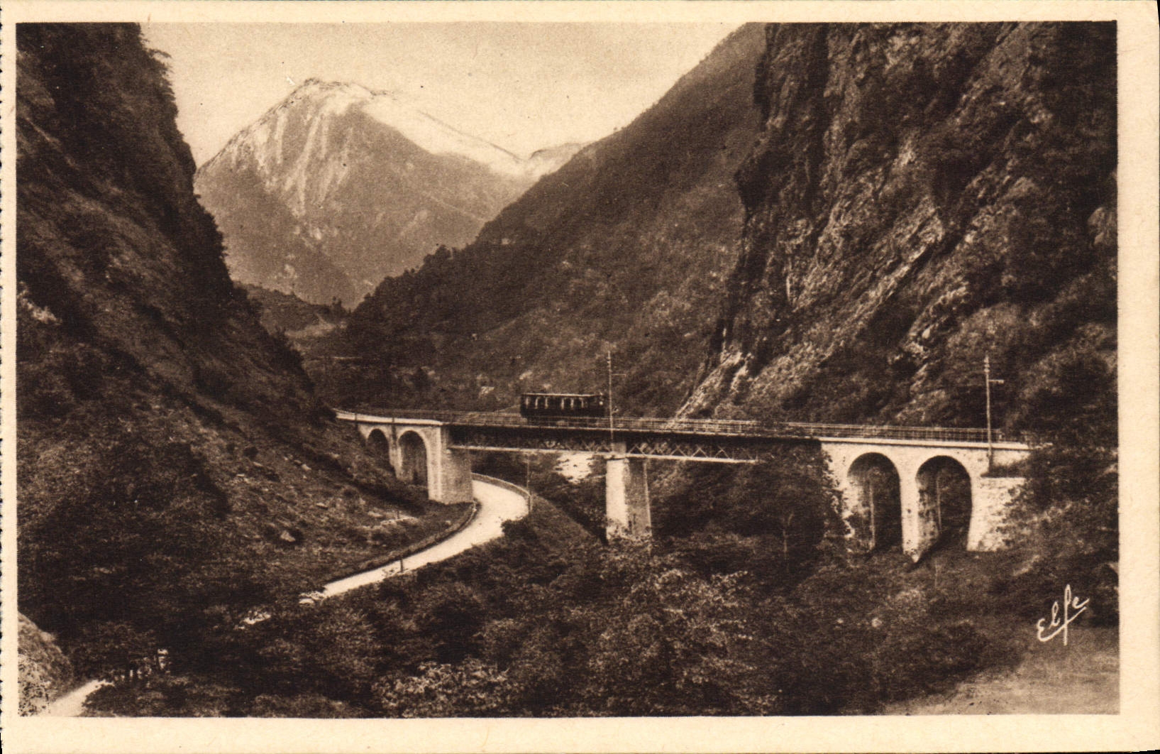 VINTAGE POSTCARD Cauterets Bridge of Meyabat and Peguere Train