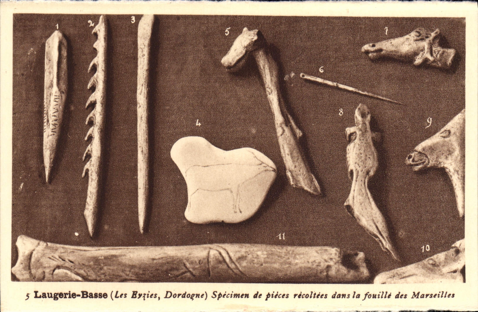 CPA Laugerie Basse Les Eyzies Specimen de pieces recoltees dans la fouille des Marseilles Prehistoire