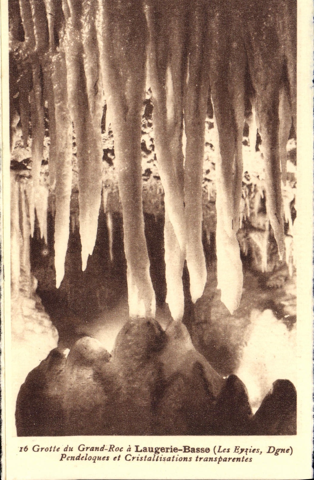 CPA Laugerie Basse Grotte du Grand Roc Pendeloques et cristallisations transparentes Les Eyzies Prehistoire