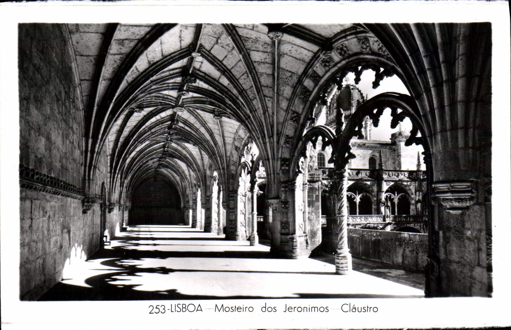VINTAGE POSTCARD Lisboa Masteiro of Jeronimos Claustro