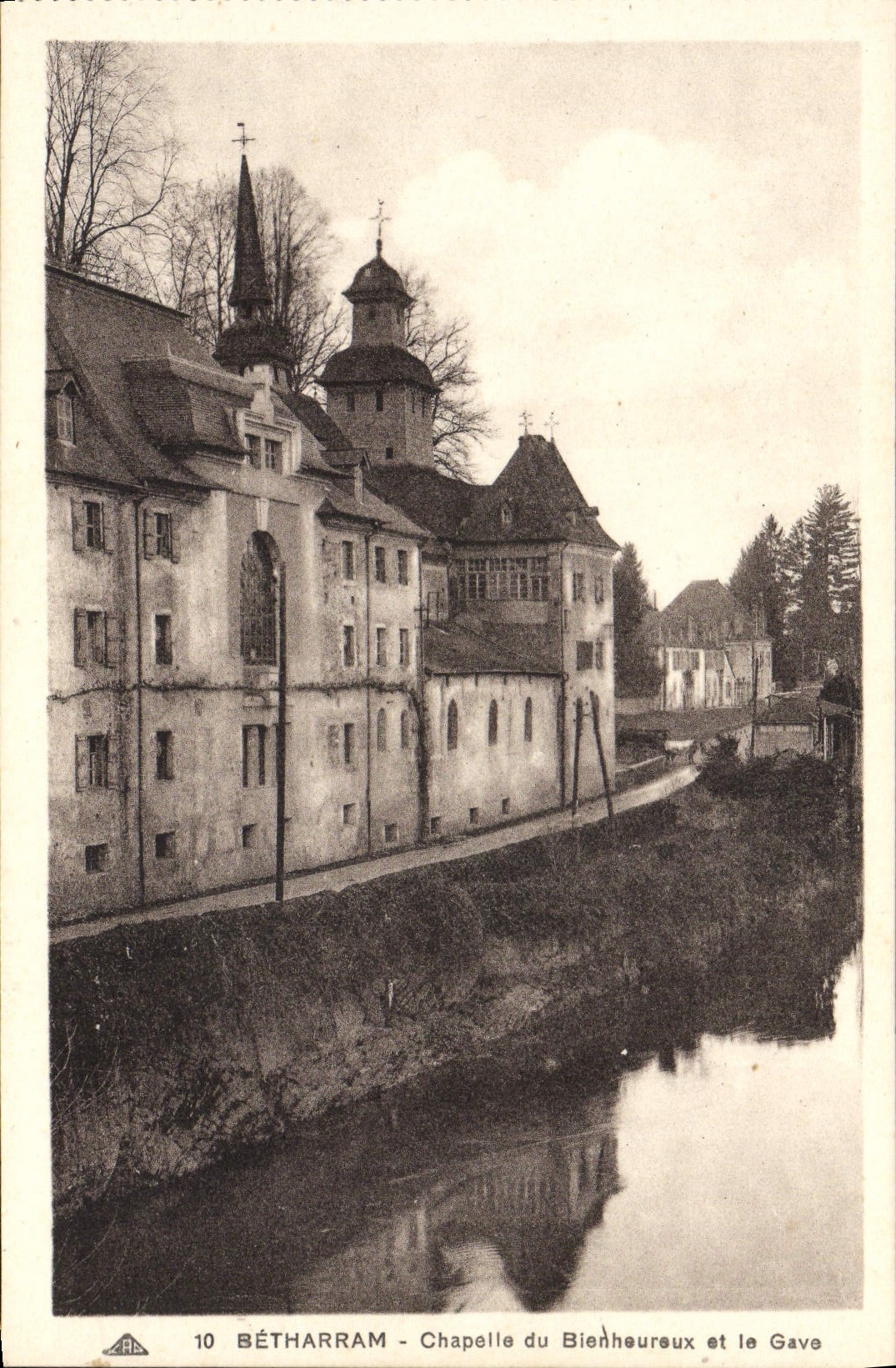 CPA Betharram Chapelle du Bienheureux et le Gave