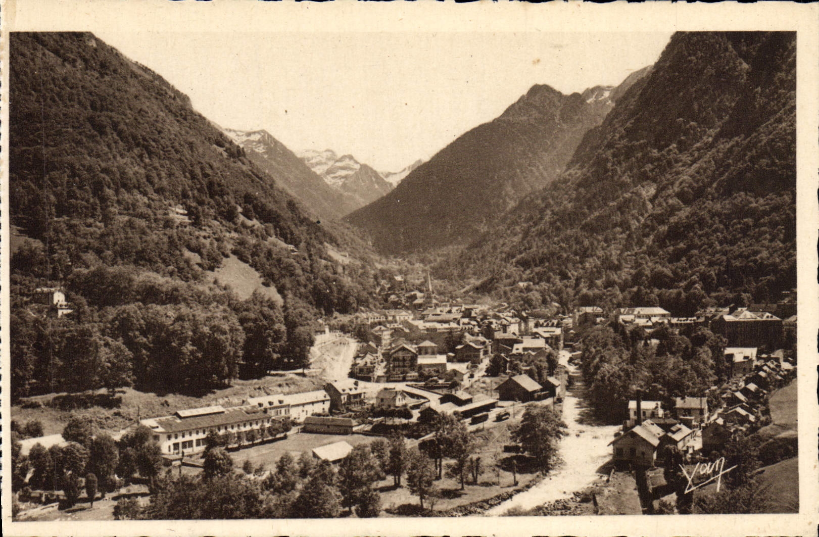 CPA Cauterets Vue Generale Prise du Mamelon Vert