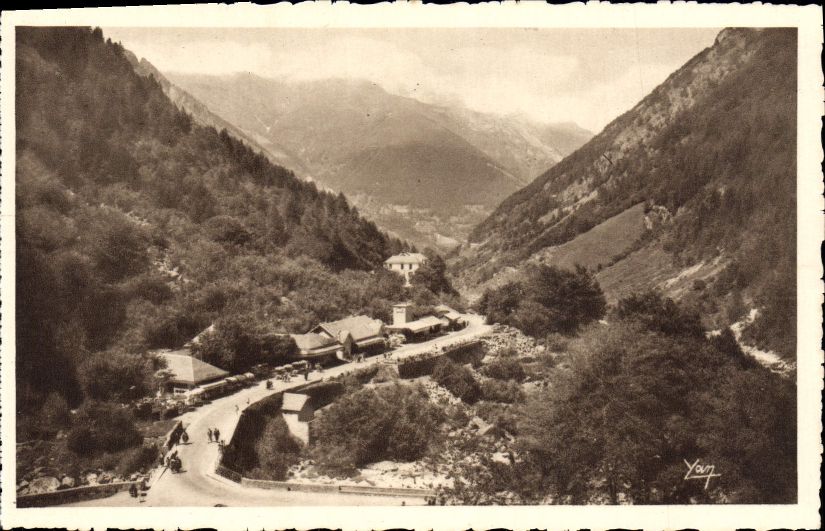 VINTAGE POSTCARD Cauterets Raillere