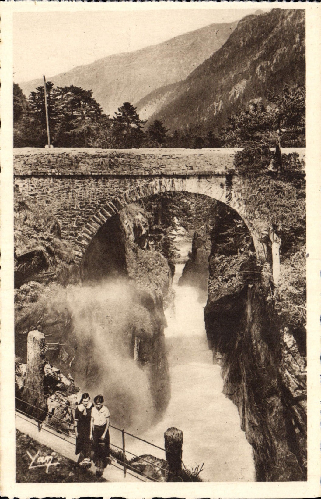 CPA Cauterets Le Pont d'Espagne