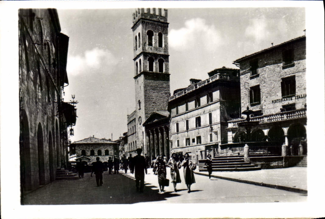 MODERN CARD Assisi Piazza LED Common