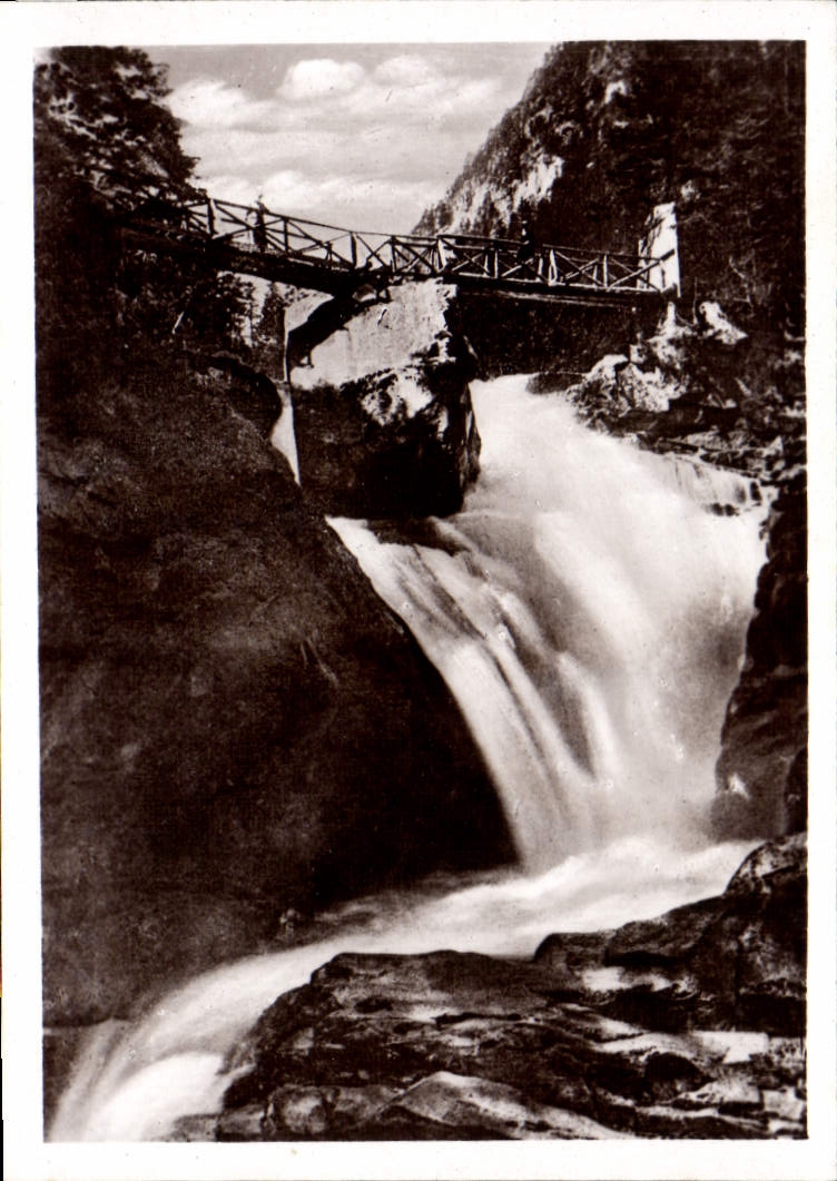 CPM Cascade du Cerisey sur la route de Cauterets au pont d'Espagne
