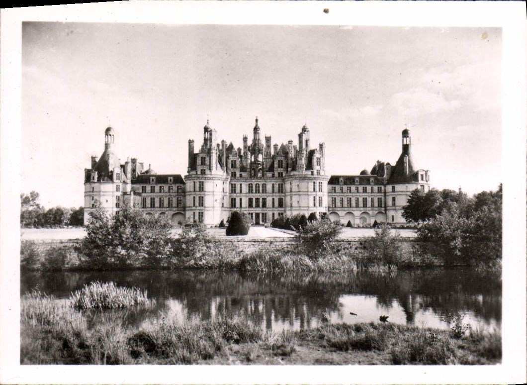 CPM Chambord Le chateau Facade et jardins sur le Cosson