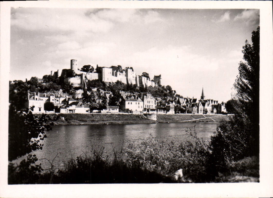 MODERN CARD the Castle of Chinon Overall picture of the Castle and Vienna