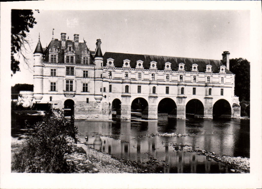 MODERN CARD the Castle of Chenonceaux the Western Frontage and the Large gallery on Expensive