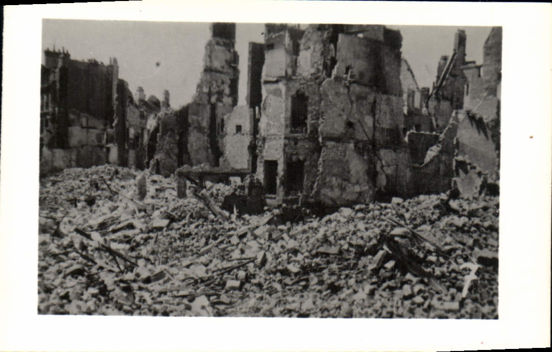 CPM Caen Ville martyre Militaria 1944