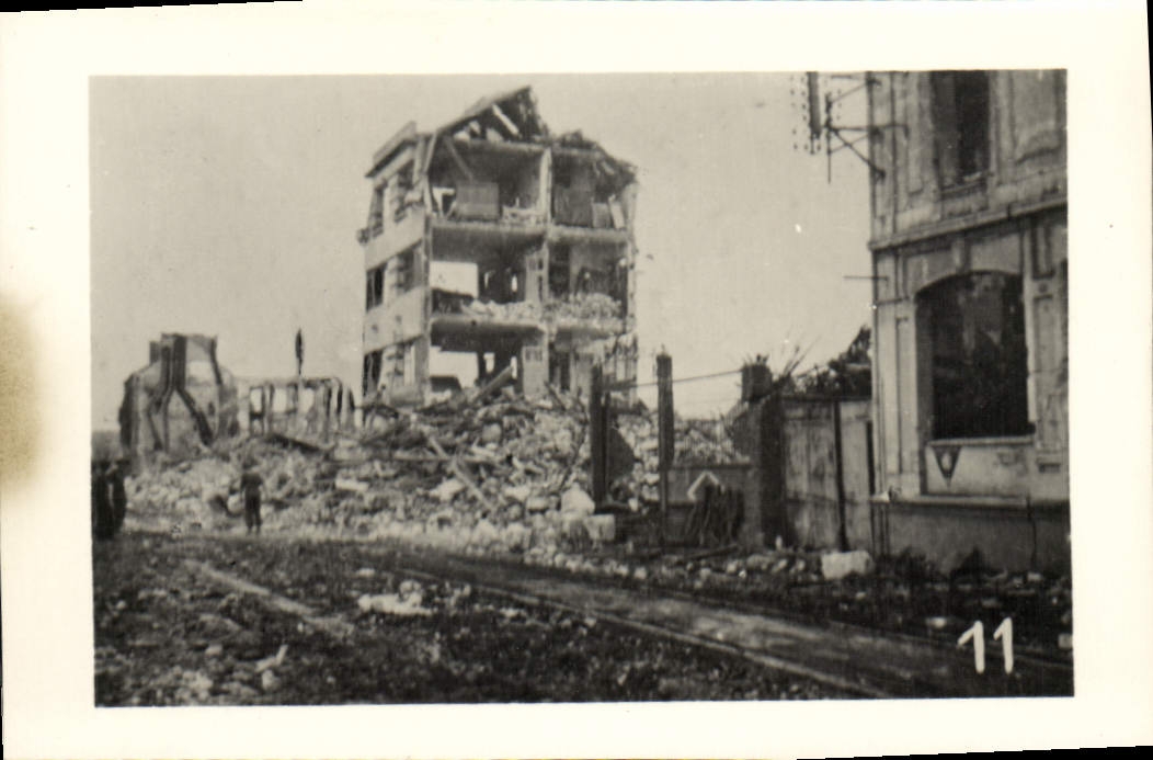 CPM Caen Ville martyre Militaria 1944