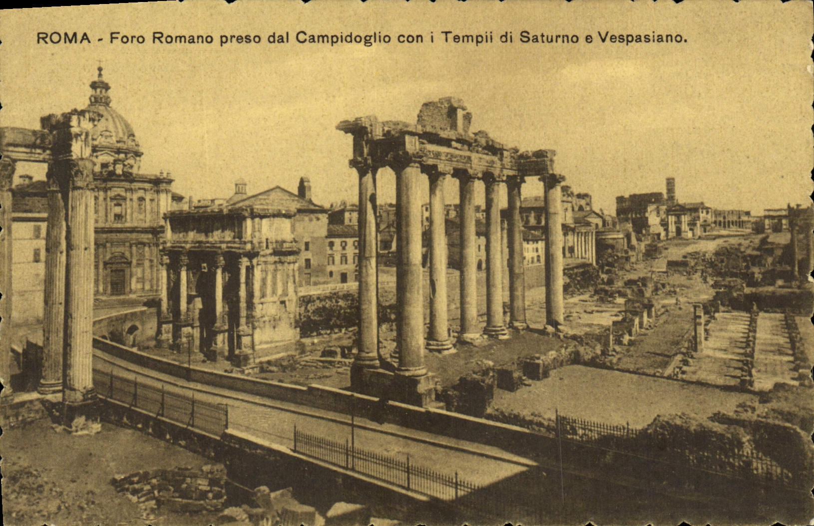 Idiota del dal Campidoglio del romano de Roma Foro de la POSTAL de la VENDIMIA I Tempii di Saturno E Vespasinao