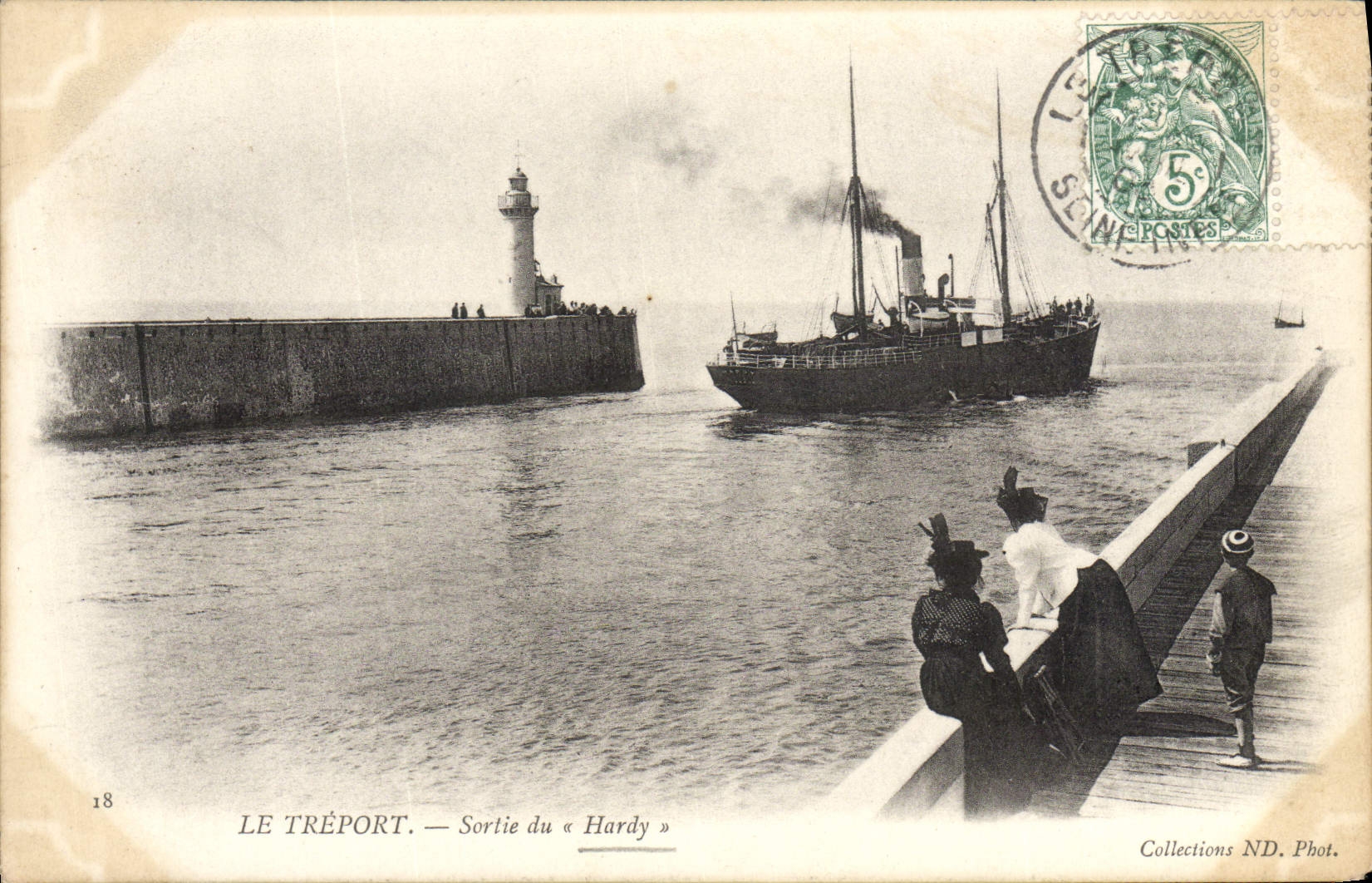 CPA Le Treport Sortie du Hardy Bateau Phare