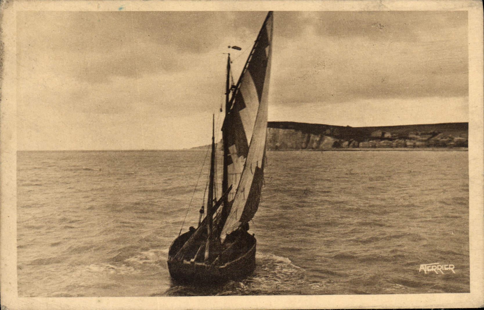 De la VENDIMIA de la POSTAL pequeño Treportaise barco de Treport que se va al barco del pecado