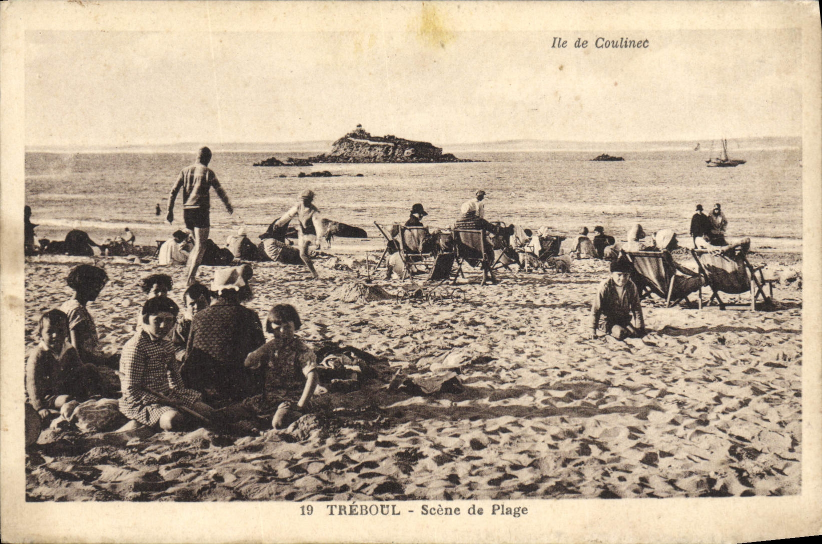 VINTAGE POSTCARD Treboul Scene of Beach Children