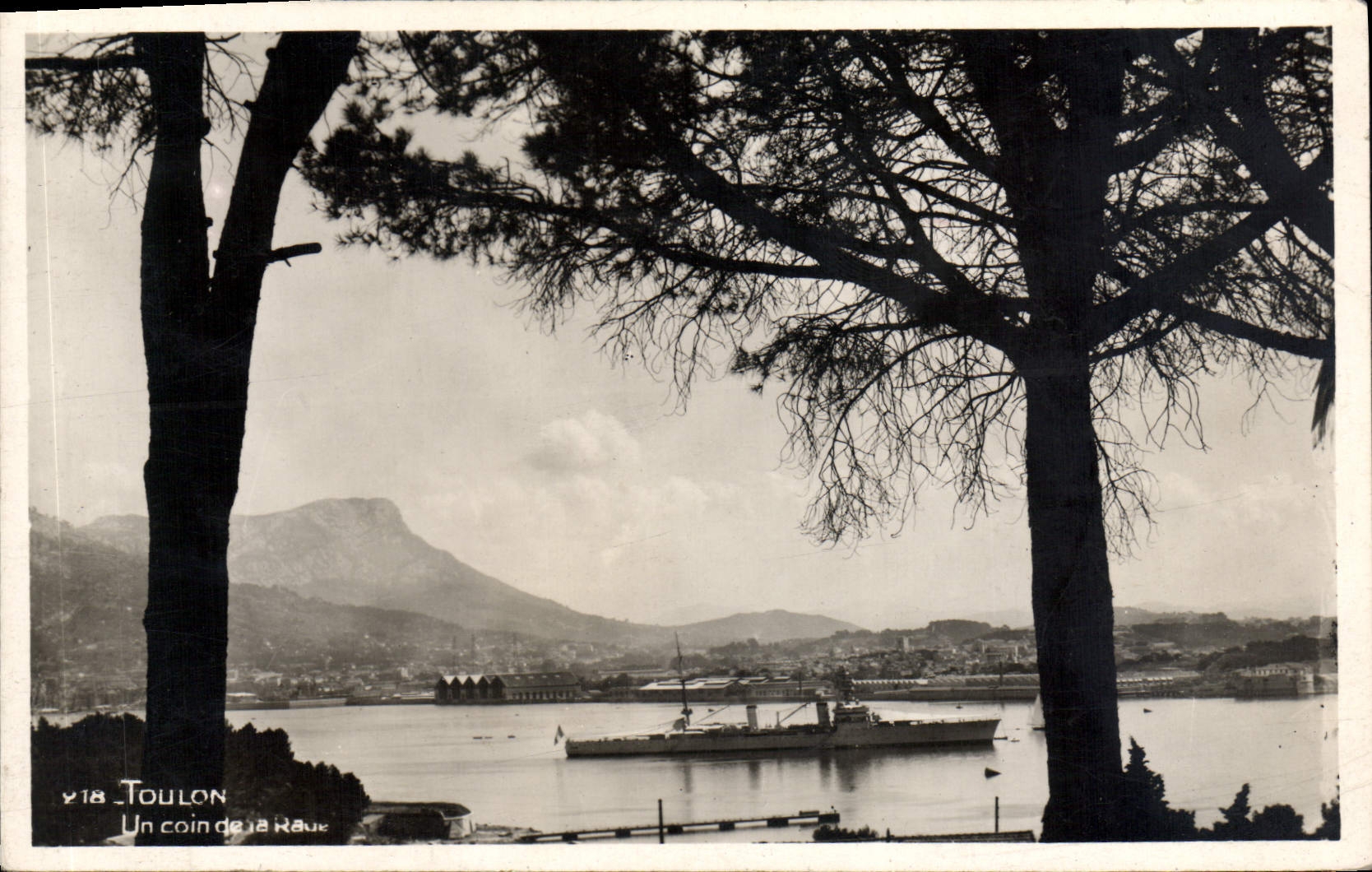 MODERN CARD Toulon a corner of the roads Boat