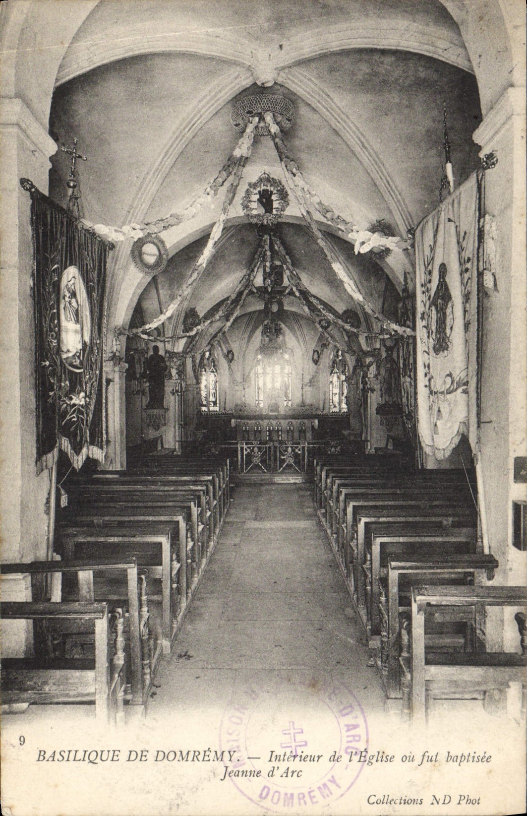 La basílica de la POSTAL de la VENDIMIA de Domremy interior de la iglesia o era sello Greux del arco del d de Jeanne del baptisee buen los Vosges