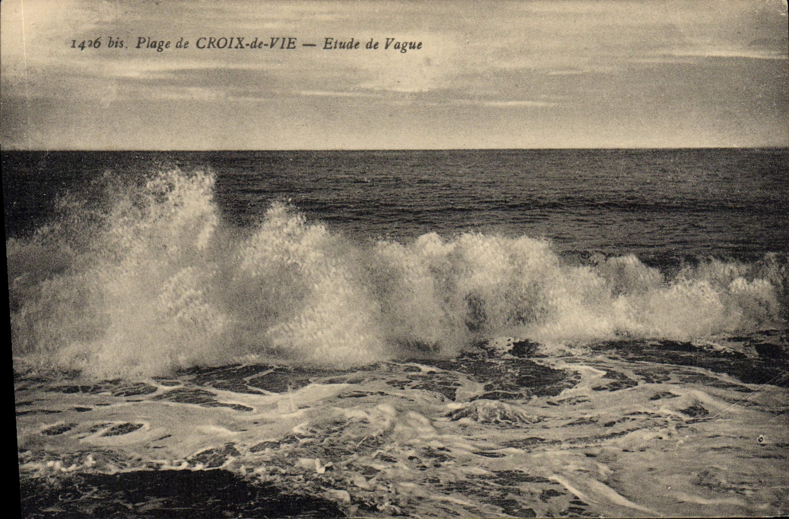 CPA Plage de Croix de Vie Etude de Vague 