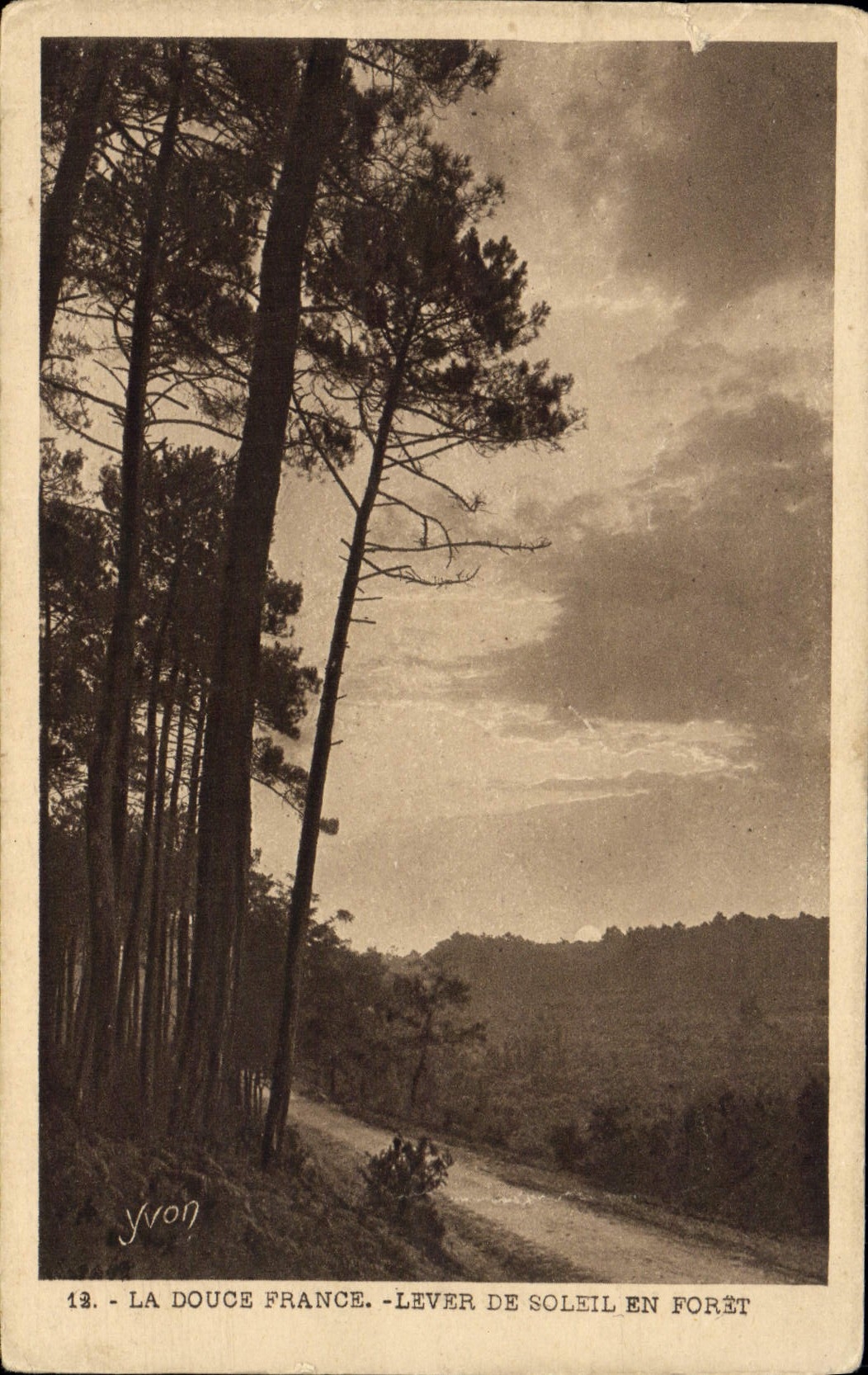 La salida del sol suave de Francia de la POSTAL de la VENDIMIA fuera de la salud de la publicidad del taladro cae la valencia de Badel de los laboratorios de los bronchophiles en el Rin