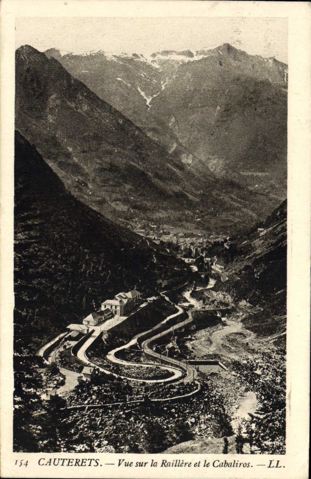 CPA Cauterets Vuer sur la Raillere et le Cabaliros