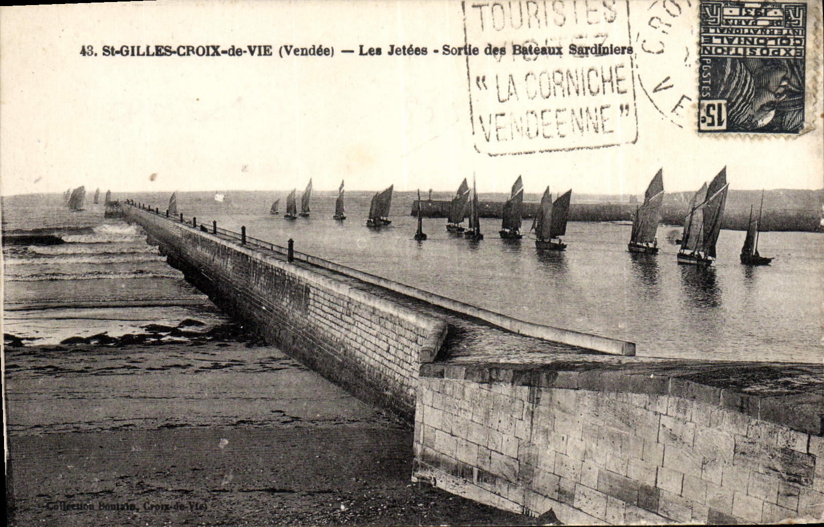 CPA St Gilles Croix de Vie Les Jetees Bateaux Daguin La corniche Vendeenne