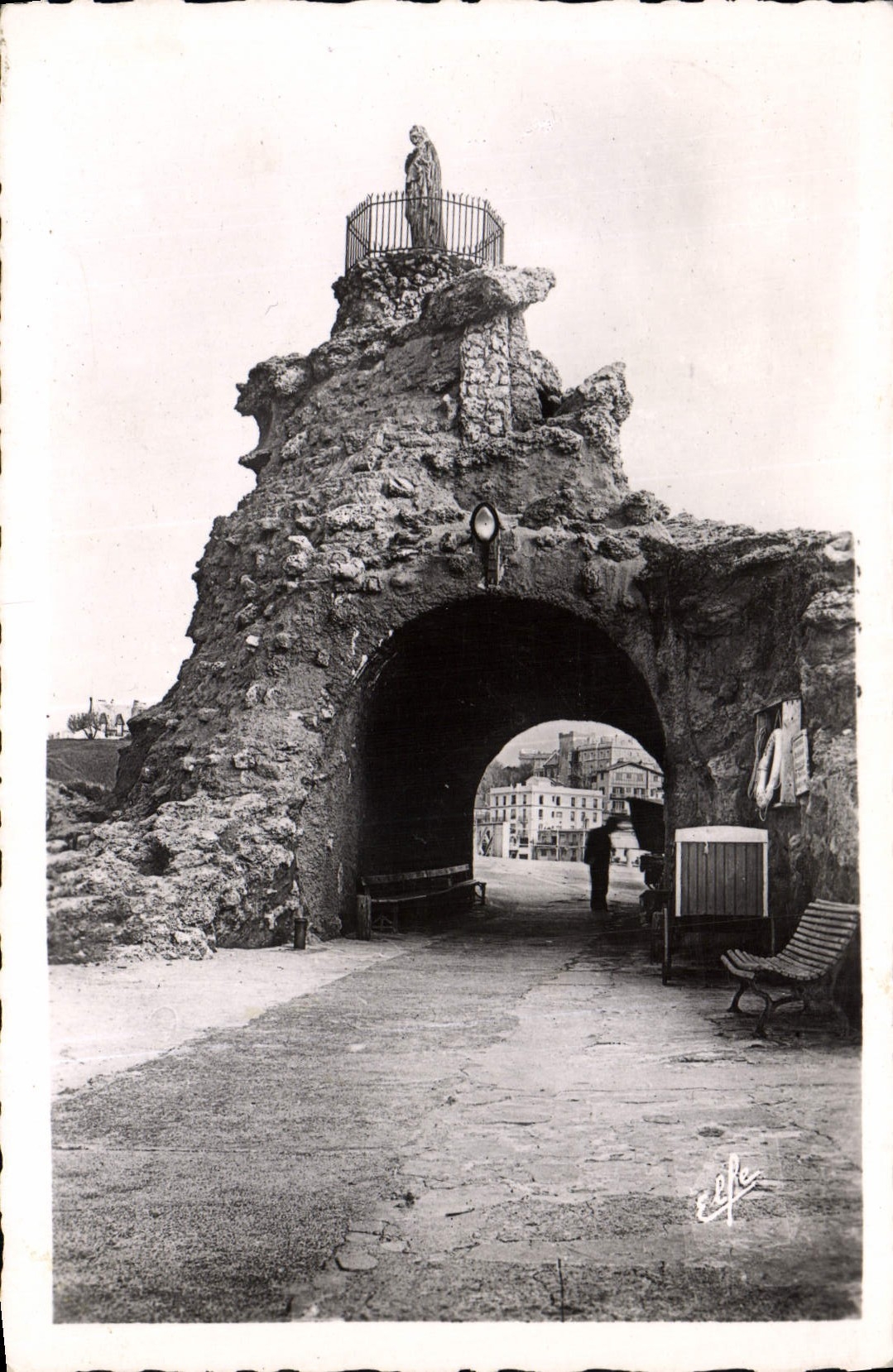 MODERN CARD Biarritz the Rock of the Virgin
