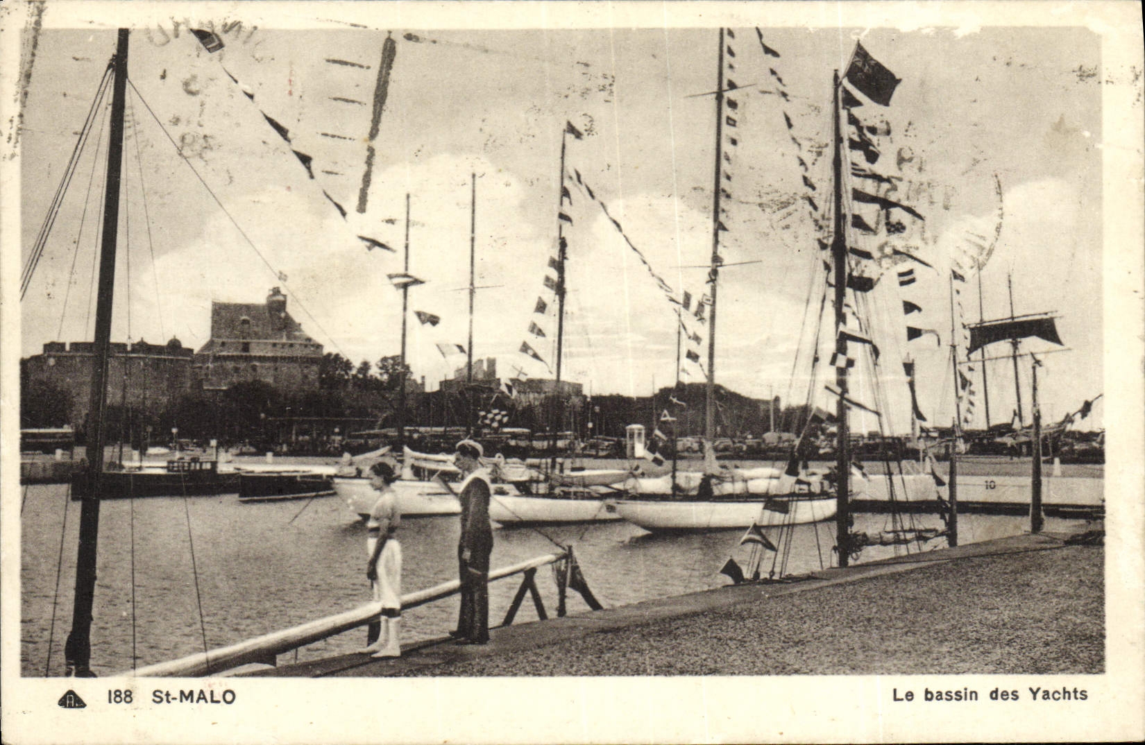 St Malo de la POSTAL de la VENDIMIA el lavabo de los barcos de los yates