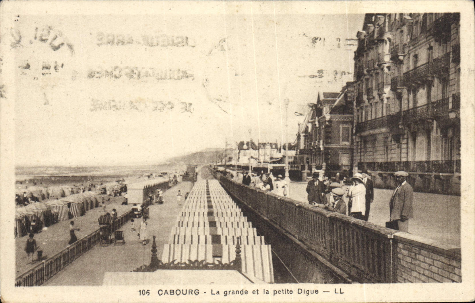 CPA Cabourg La grande et la petite Digue 