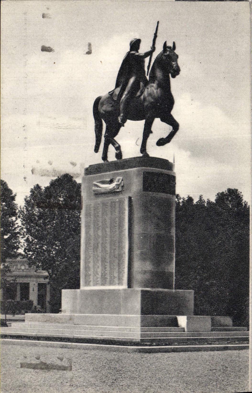 VINTAGE POSTCARD Alessandria Monumento Have Caduti Nella Guerra Mondiale