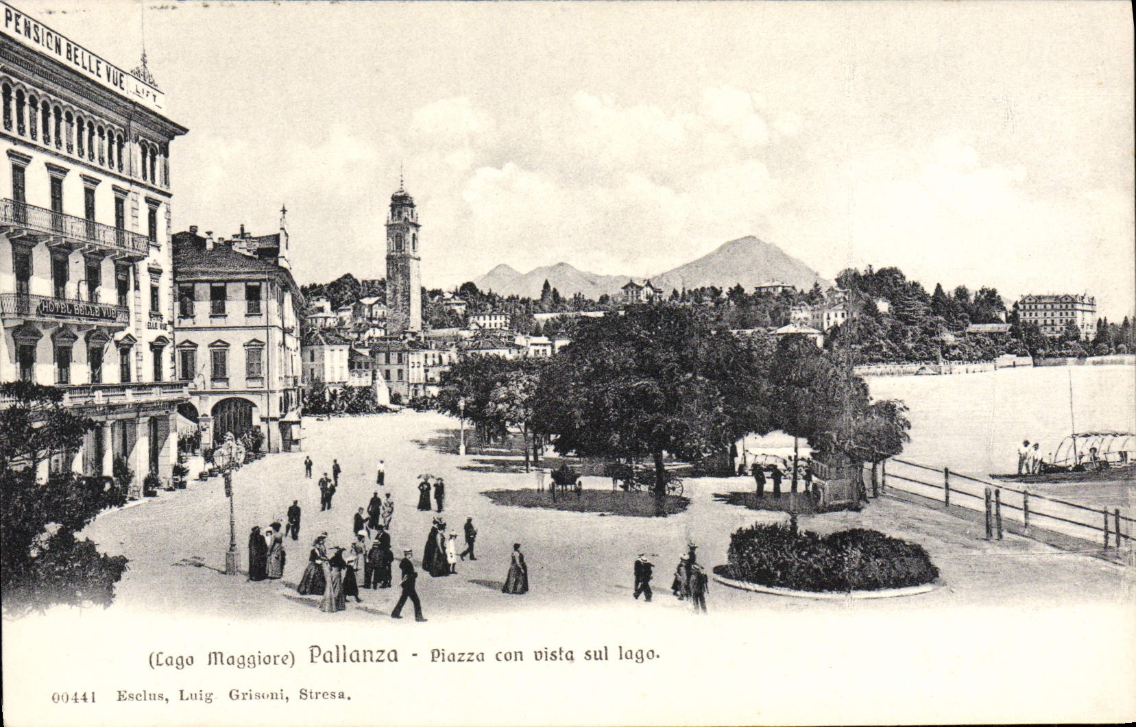 VINTAGE POSTCARD Pallanza Piazza idiot Vista sul lago