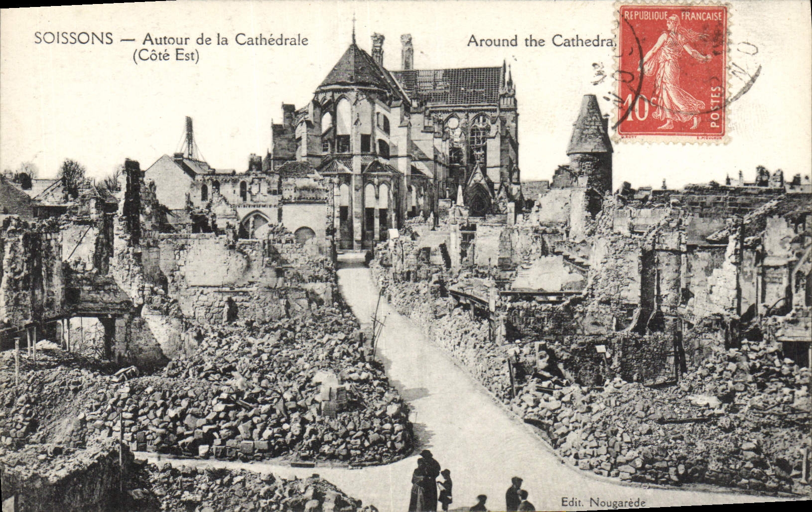 CPA Soissons Autour De La Cathedrale Militaria