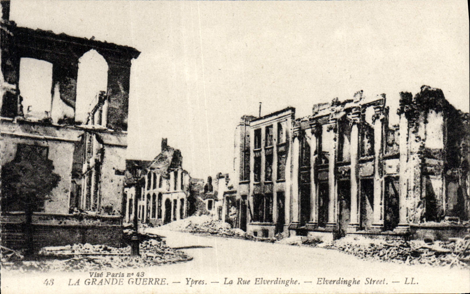 CPA La Grande Guerre Ypres La Rue Elverdinghe Militaria