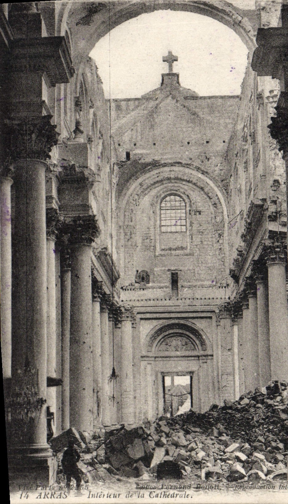 CPA Arras Interieur De La Cathedrale Militaria