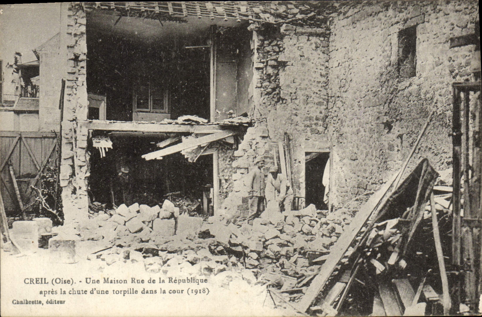 VINTAGE POSTCARD Militaria Creil a House Street Of the Republic