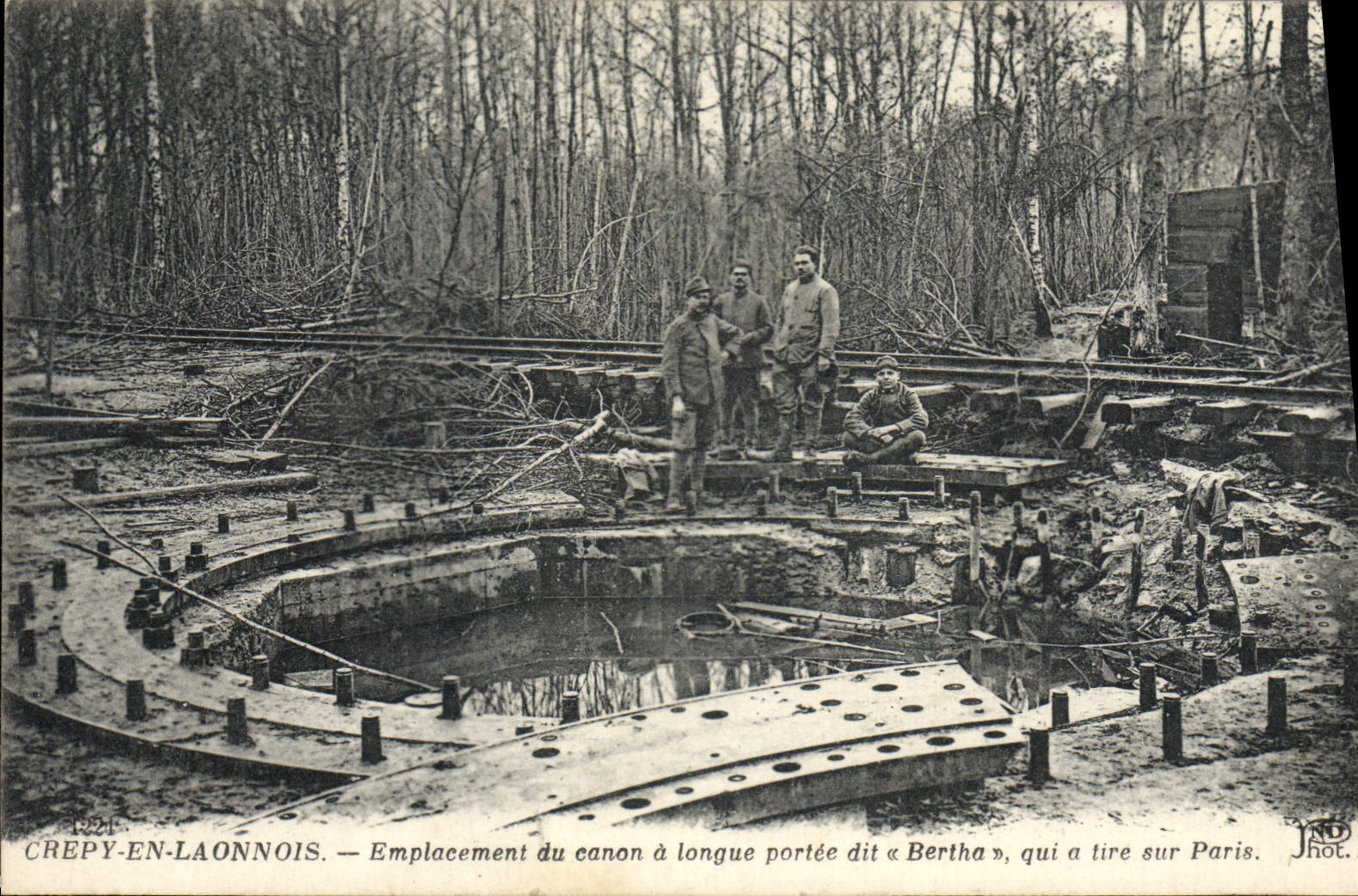 POSTAL Militaria Crepy de la VENDIMIA en el sitio de Laonnois de Canon Bertha