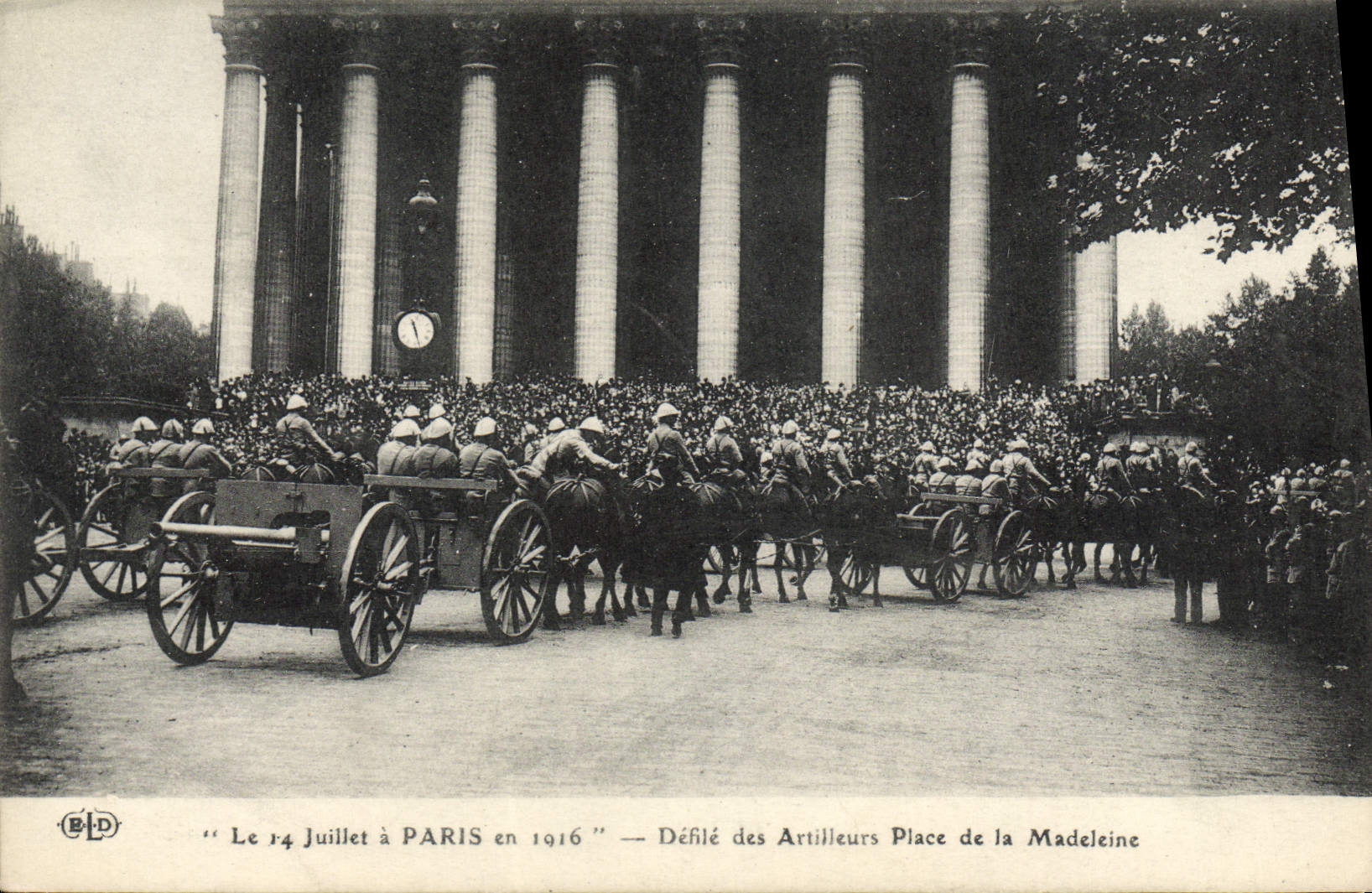 VINTAGE POSTCARD Militaria Paris In Procession Of the Artillerists Places Of the Madeleine