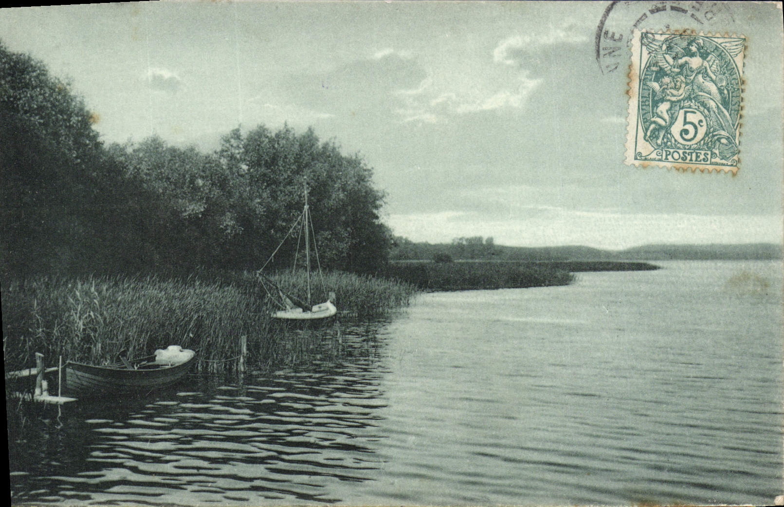 VINTAGE POSTCARD Boats at the edge of water Boat