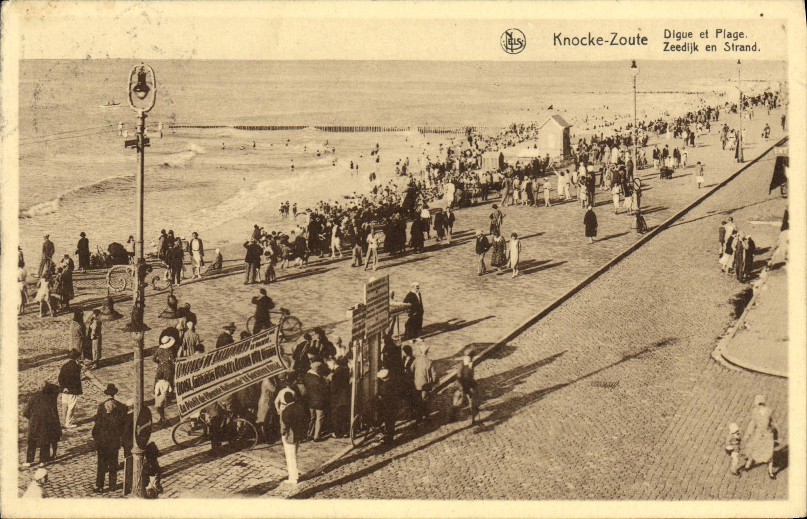 VINTAGE POSTCARD Knocke Zoute Dams And Beach