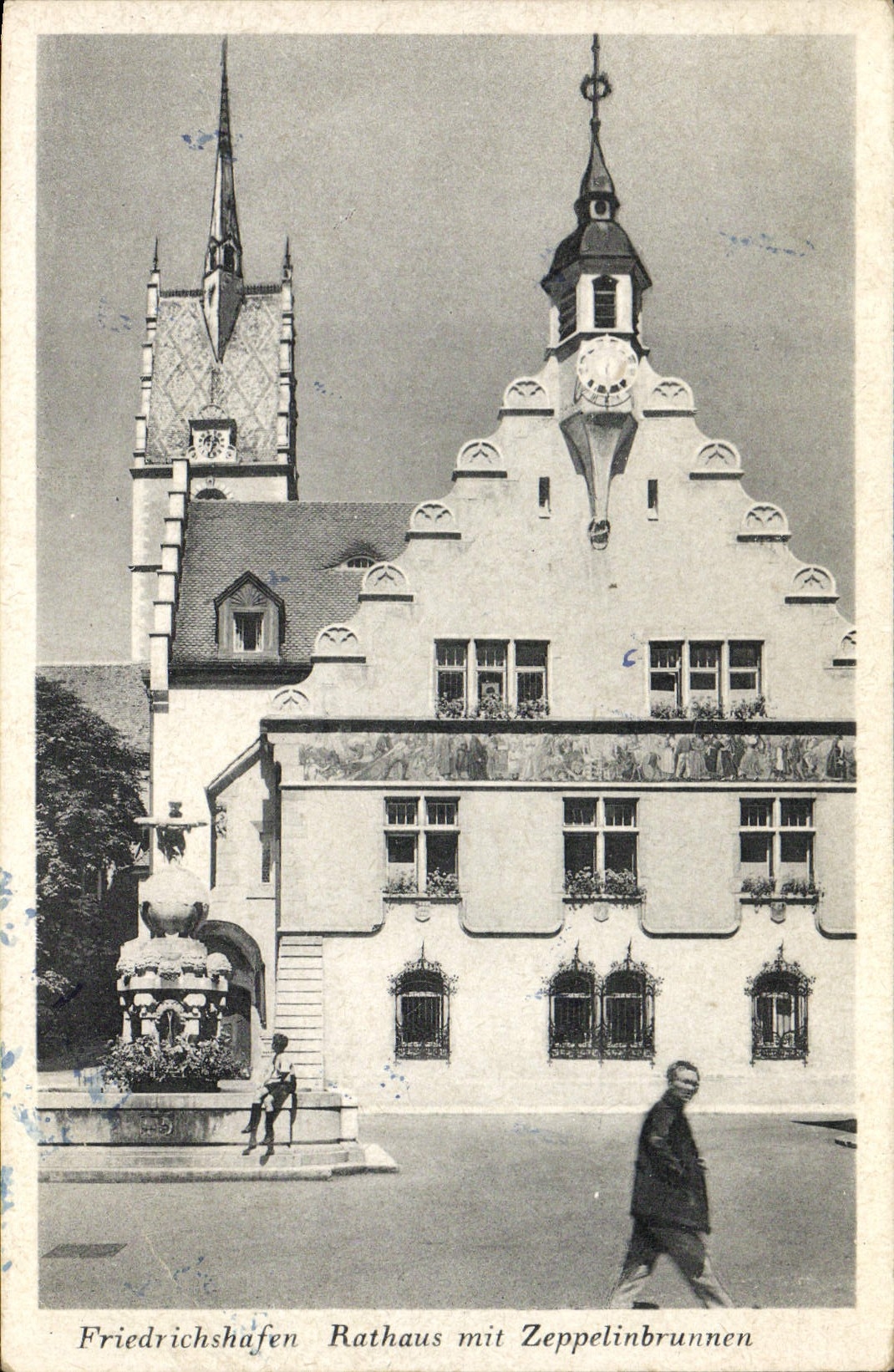 VINTAGE POSTCARD Friedrichshafen Rathaus MIT Zeppelinbrunnen